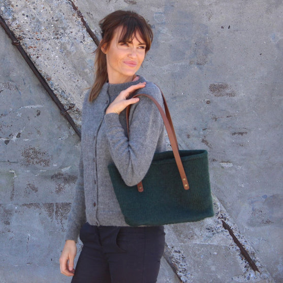 Borsa in feltro con base solida
2