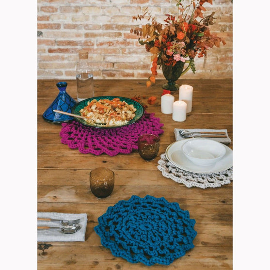 Nova Vita 12 - 22 home decor projects - DMC
8