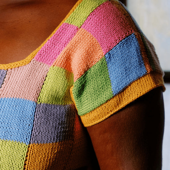 Suncatcher - T-shirt con Scollo Quadrato e Intarsio
2