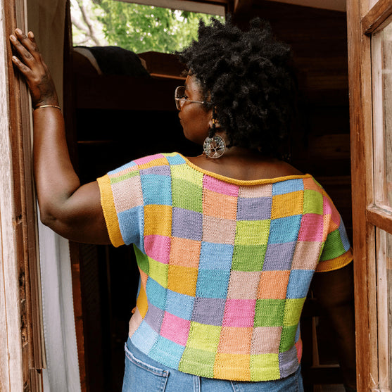 Suncatcher - T-shirt con Scollo Quadrato e Intarsio
6
