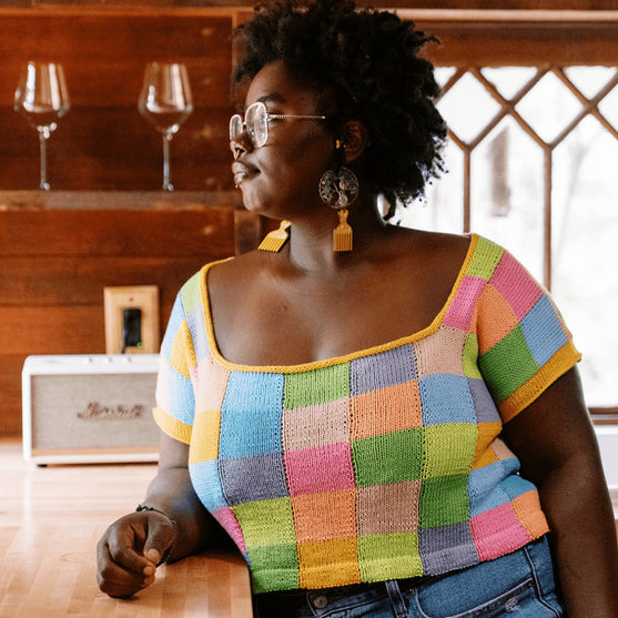 Suncatcher - T-shirt con Scollo Quadrato e Intarsio
4