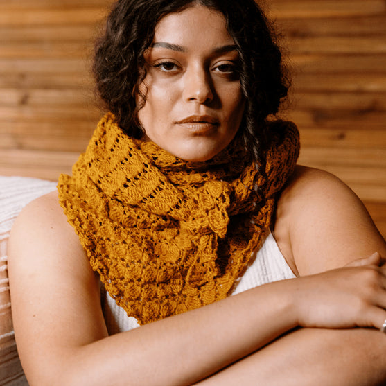 Grisaille - Scialle Triangolare in Pizzo
6