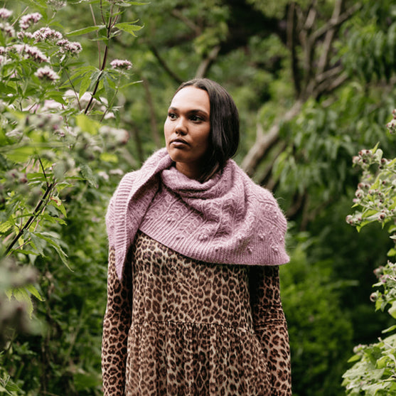 Muse Shawl - Scialle triangolare strutturato
6