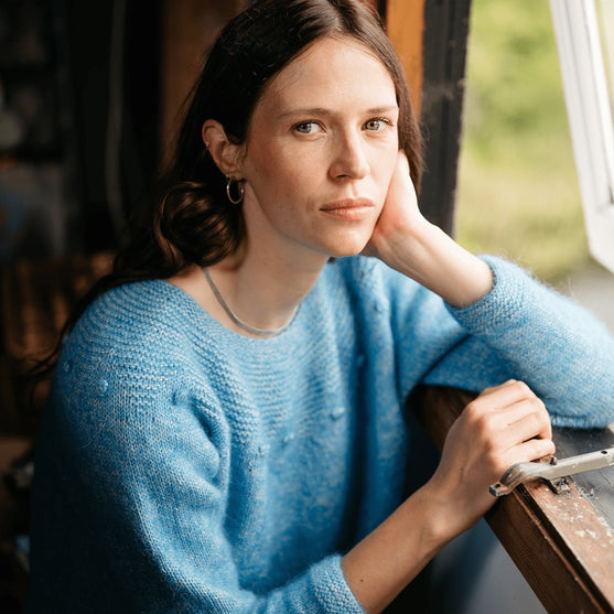 Adorned Pullover - Maglione con carré a legaccio
8