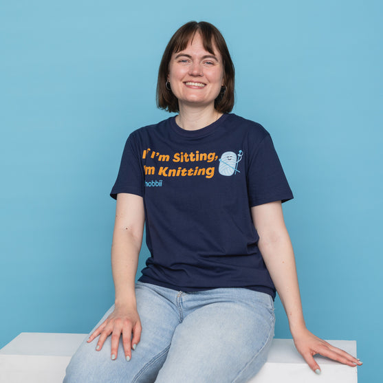 Sitting Knitting T-shirt - Yarniis (Edizione limitata) - Hobbii
8
