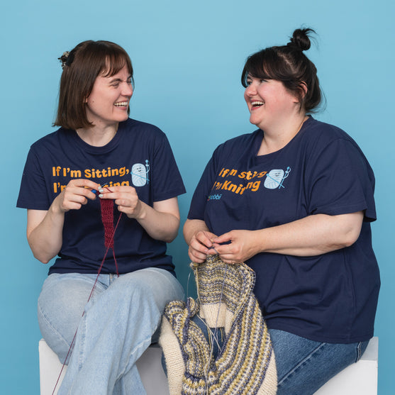 Sitting Knitting T-shirt - Yarniis (Edizione limitata) - Hobbii
7