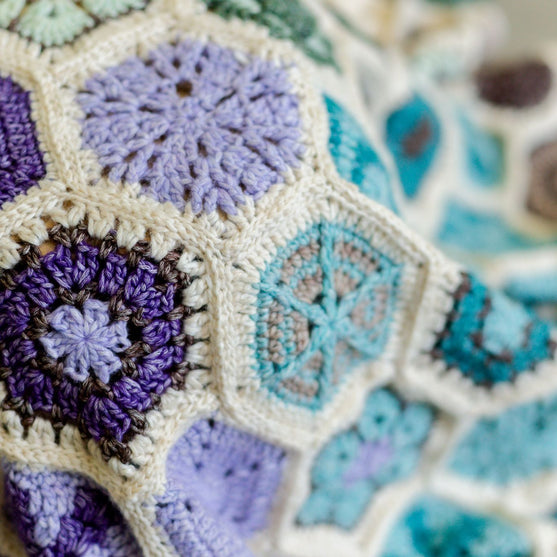 Aura - Lapghan con motive decorato - #FrostandBloomCAL
4