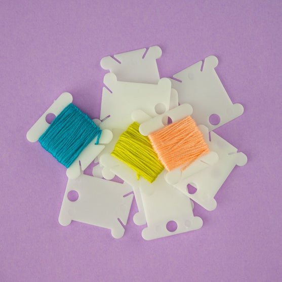 Contenitore per filo da ricamo - Hobbii
5