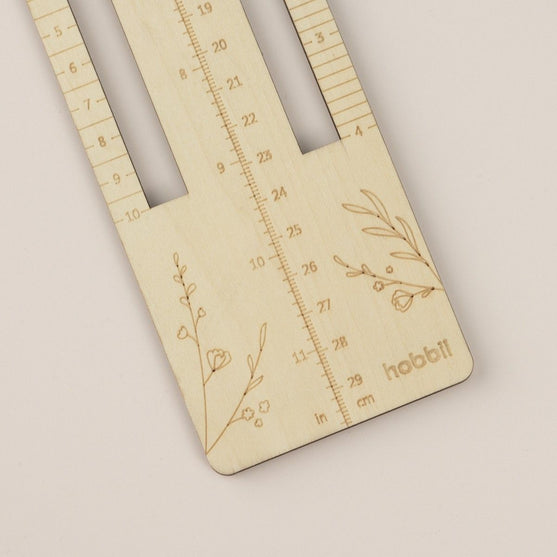 Righello per calze con calibro - Hobbii
7
