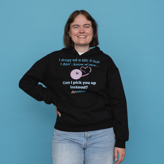 Dropped A Stitch Hoodie - Yarniis (Edizione limitata) - Hobbii
3
