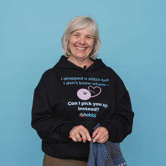 Dropped A Stitch Hoodie - Yarniis (Edizione limitata) - Hobbii
5