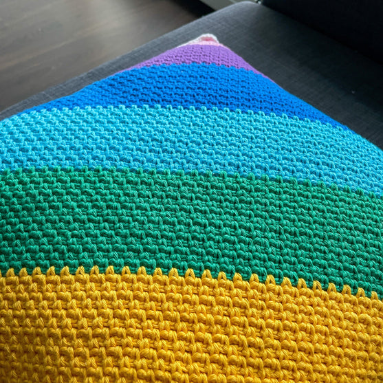 Woven Rainbow Cuscino
5