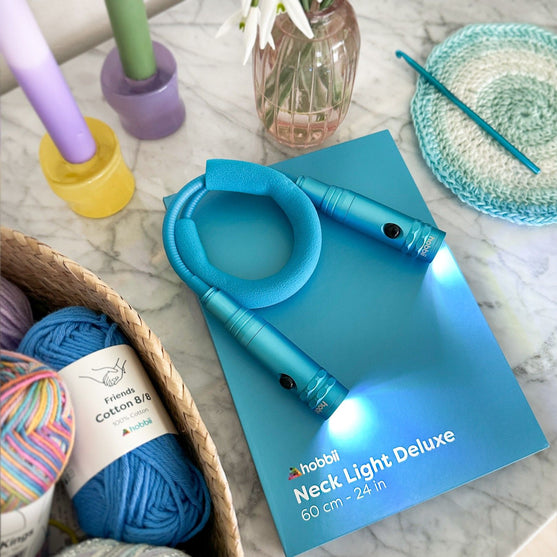 Punto luce da collo Deluxe - Blu - Hobbii
2