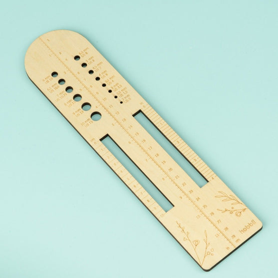 Righello per calze con calibro - Hobbii
4