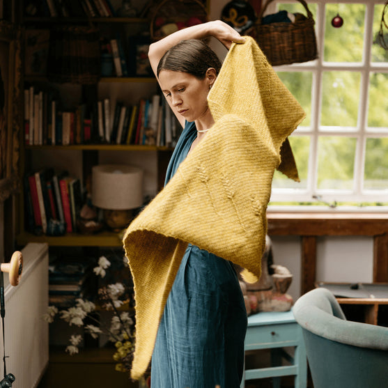 

Heart of Gold - Scialle triangolare strutturato
1