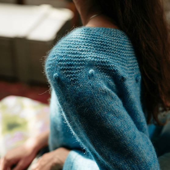 

Adorned Pullover - Maglione con carré a legaccio
4