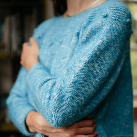 

Adorned Pullover - Maglione con carré a legaccio
5