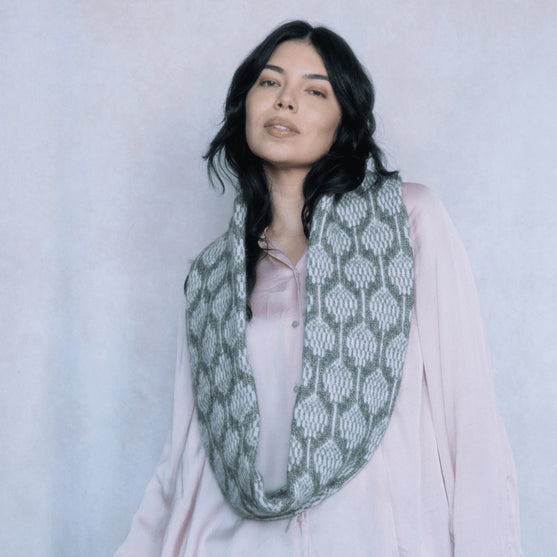 

Biophilia - Scaldacollo lavorato a colori
7