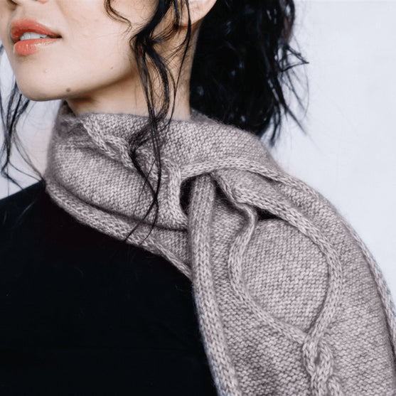 

Isley - Sciarpa traforata con trecce
5