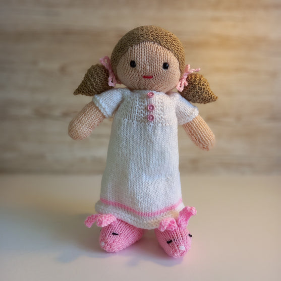 

Ida’s Bedtime Set - Vestiti per bambole
3