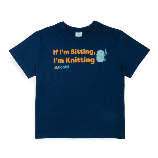 Sitting Knitting T-shirt - Yarniis (Edizione limitata) - Hobbii