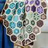

Aura - Lapghan con motive decorato - #FrostandBloomCAL
6