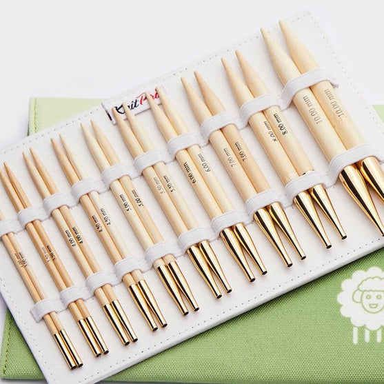 

Set di ferri circolari intercambiabili Bamboo Deluxe - KnitPro
2