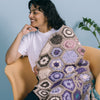 

Aura - Lapghan con motive decorato - #FrostandBloomCAL
12