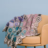 

Aura - Lapghan con motive decorato - #FrostandBloomCAL
11