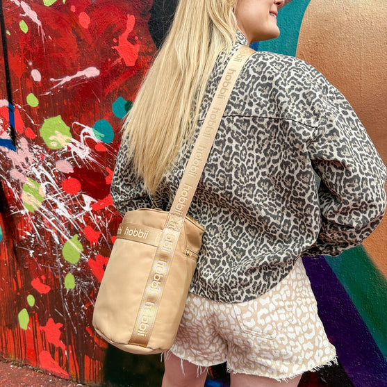 

Borsa a tracolla cilindrica - Hobbii
7