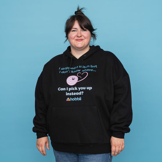 

Dropped A Stitch Hoodie - Yarniis (Edizione limitata) - Hobbii
2