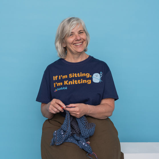 

Sitting Knitting T-shirt - Yarniis (Edizione limitata) - Hobbii
2
