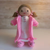 

Ida’s Bedtime Set - Vestiti per bambole
2