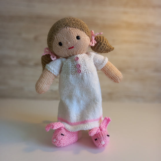 

Ida’s Bedtime Set - Vestiti per bambole
4
