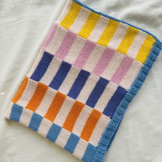 

Hilma - Coperta per neonati - Kit da maglia
3